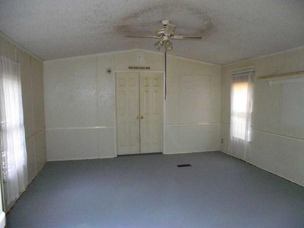 Highland Manor 17311 E 40 Hwy H-8Independence, MO 64055