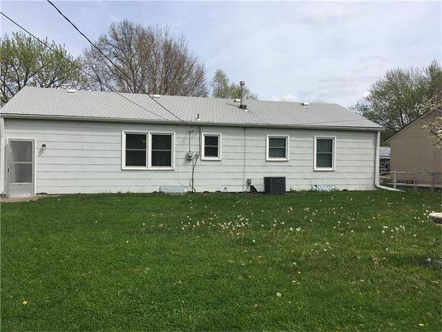 1302 N Farview Drive, Independence, MO 64056