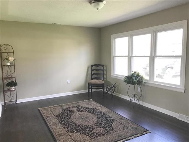 1818 N Farview Drive, Independence, MO 64058