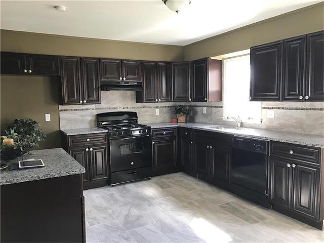 1818 N Farview Drive, Independence, MO 64058