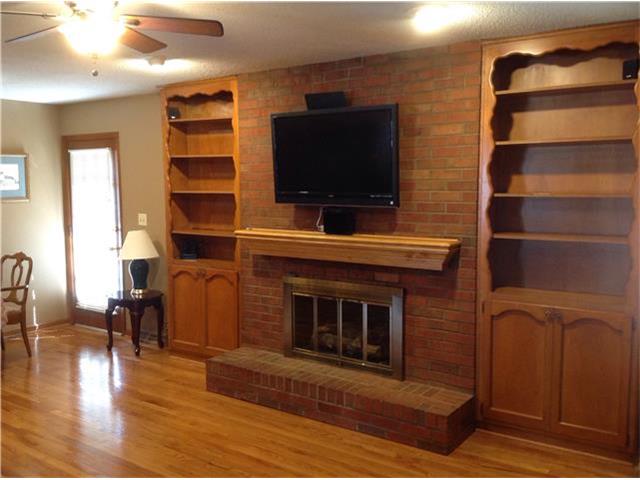 607 NE CORONADO Avenue, Lee's Summit, MO 64063