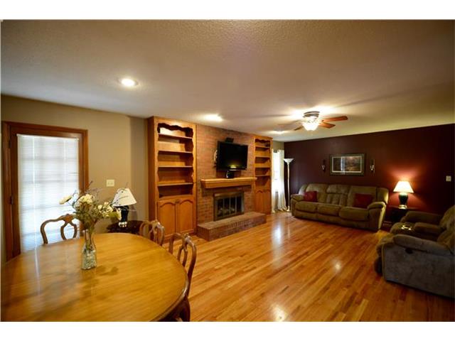 607 NE CORONADO Avenue, Lee's Summit, MO 64063