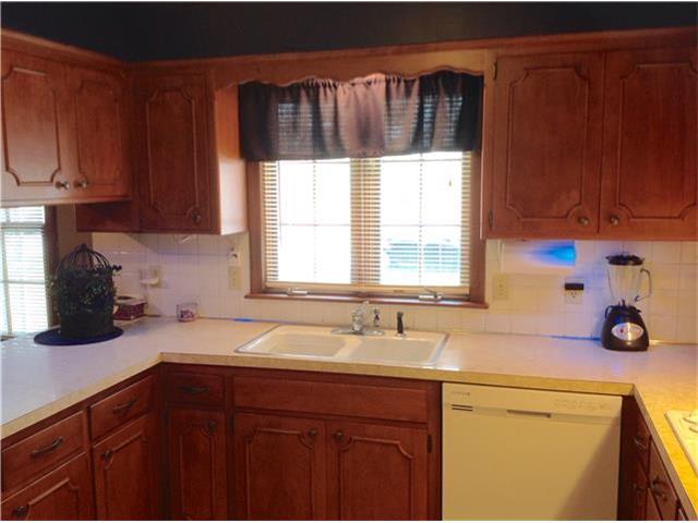 607 NE CORONADO Avenue, Lee's Summit, MO 64063