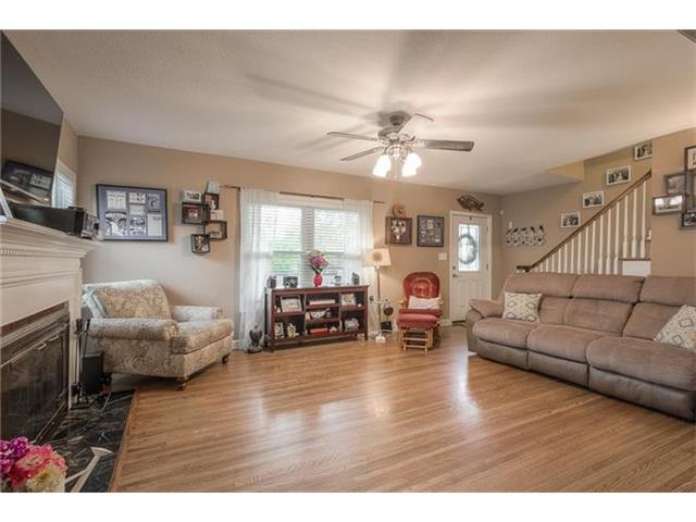 203 SE 4TH Street, Lee's Summit, MO 64063