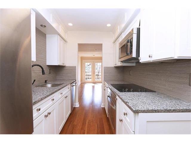 263 NE Bayview Drive, Lee's Summit, MO 64064