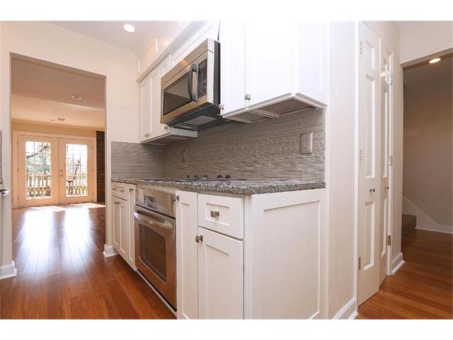263 NE Bayview Drive, Lee's Summit, MO 64064