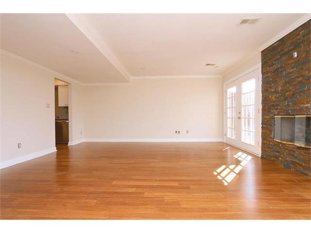 263 NE Bayview Drive, Lee's Summit, MO 64064