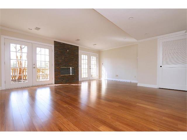 263 NE Bayview Drive, Lee's Summit, MO 64064