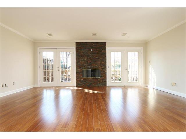 263 NE Bayview Drive, Lee's Summit, MO 64064