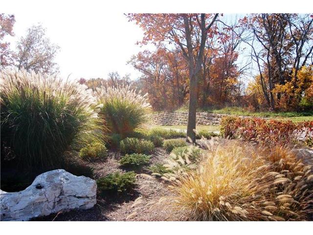 4909 NW Canyon Court, Lee's Summit, MO 64064