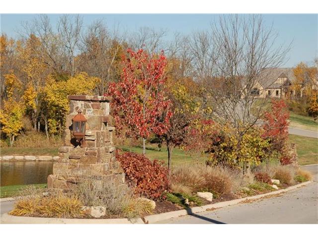 4809 NW Canyon Road, Lee&#039;s Summit, MO 64064