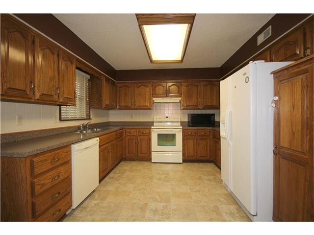 7304 CHADDY Circle, Pleasant Valley, MO 64068