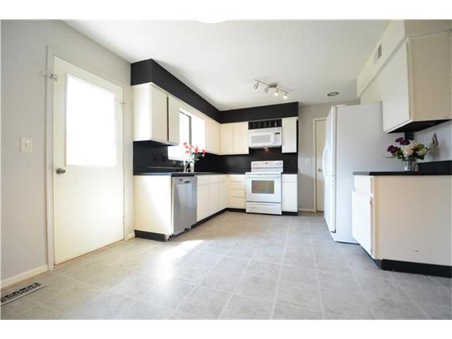 1113 SE 20TH Street, Oak Grove, MO 64075