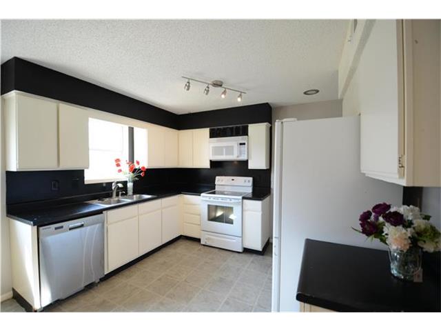 1113 SE 20TH Street, Oak Grove, MO 64075