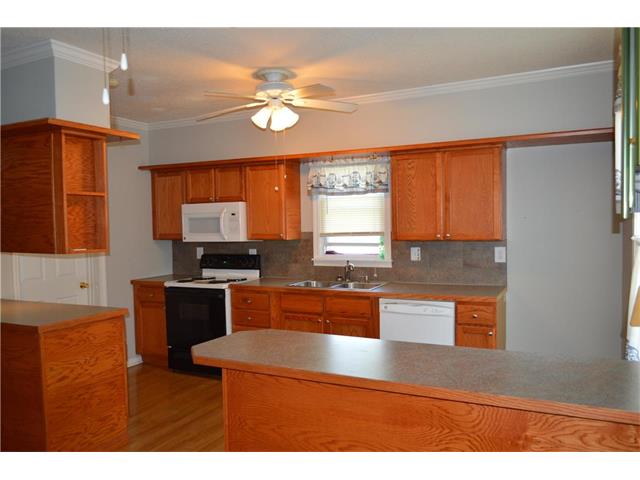 710 E 12th Street, Oak Grove, MO 64075