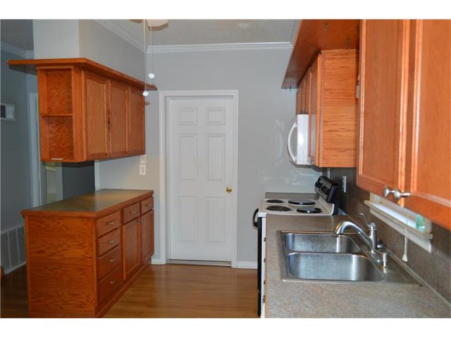 710 E 12th Street, Oak Grove, MO 64075