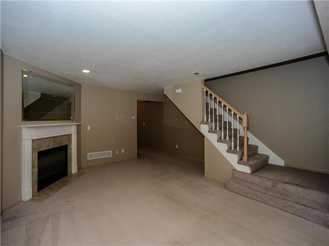 1332 SE Broadway Circle, Lee's Summit, MO 64081