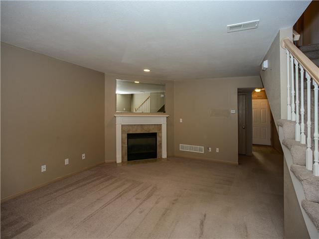 1332 SE Broadway Circle, Lee's Summit, MO 64081