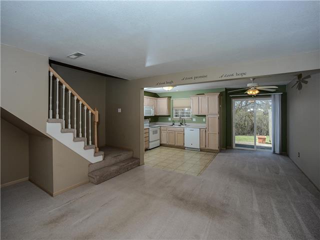 1332 SE Broadway Circle, Lee's Summit, MO 64081