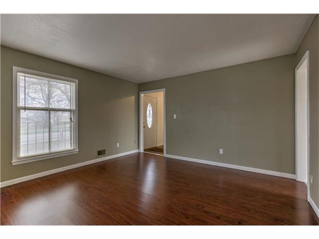 117 Johnston Parkway, Raymore, MO 64083