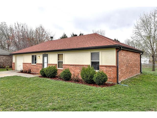 833 NE Cambridge Drive, Lee's Summit, MO 64086