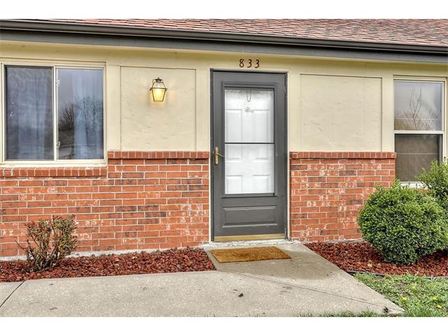 833 NE Cambridge Drive, Lee's Summit, MO 64086