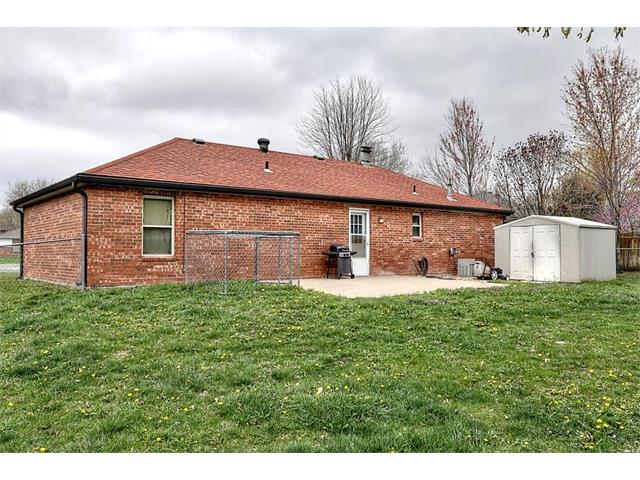 833 NE Cambridge Drive, Lee's Summit, MO 64086