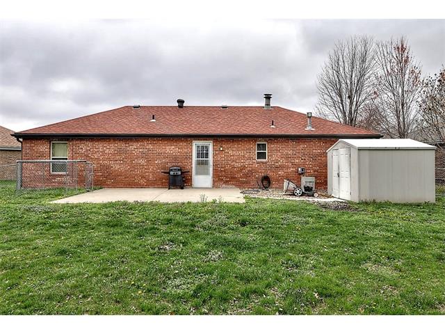 833 NE Cambridge Drive, Lee's Summit, MO 64086