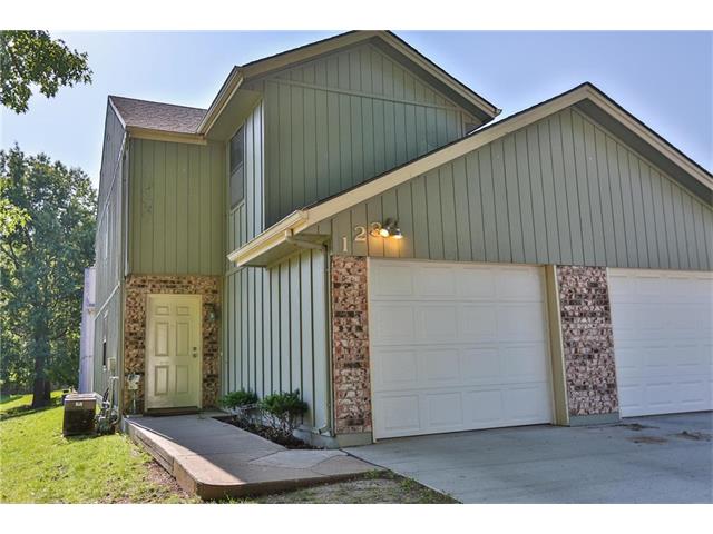 123 NE Greystone Drive, Lee&#039;s Summit, MO 64086