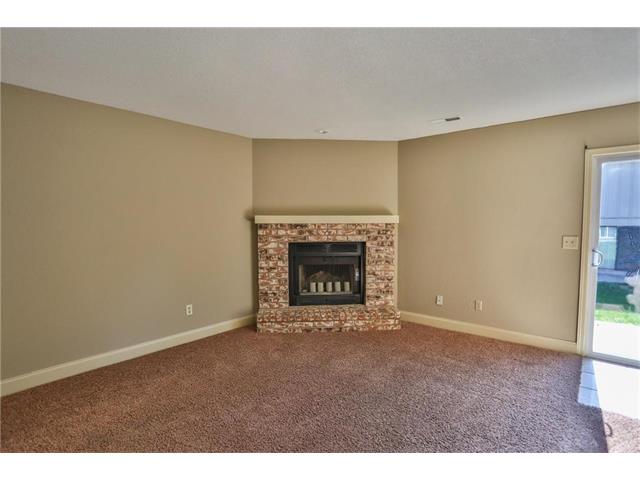 123 NE Greystone Drive, Lee's Summit, MO 64086