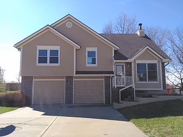 306 Porter Drive, Smithville, MO 64089