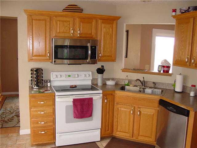 707 Hallbrooke Drive, Warrensburg, MO 64093