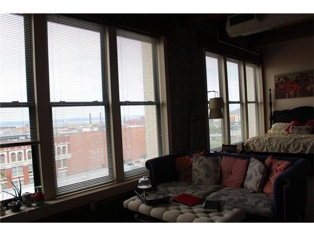 304 W 8th Street, Kansas City, MO 64105