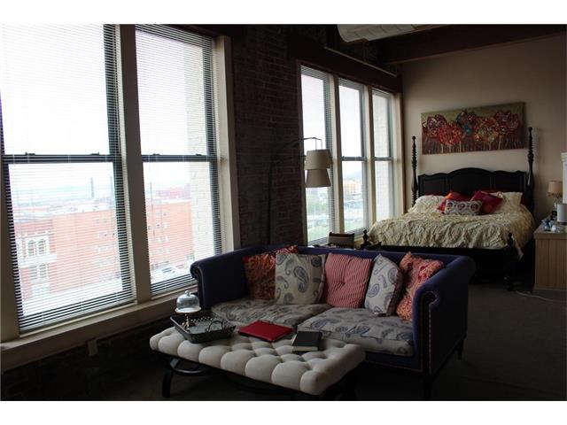 304 W 8th Street, Kansas City, MO 64105