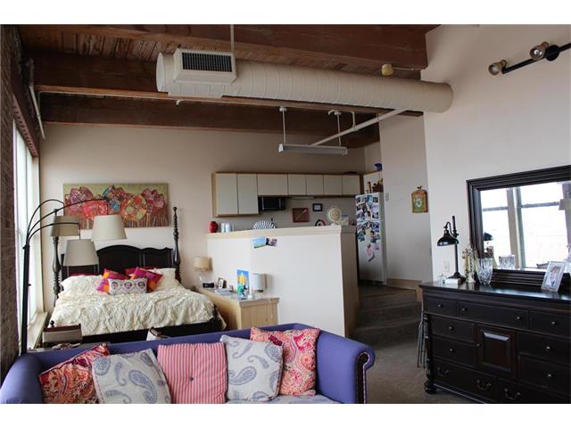 304 W 8th Street, Kansas City, MO 64105