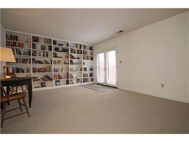 433 W 10TH Street, Kansas City, MO 64105
