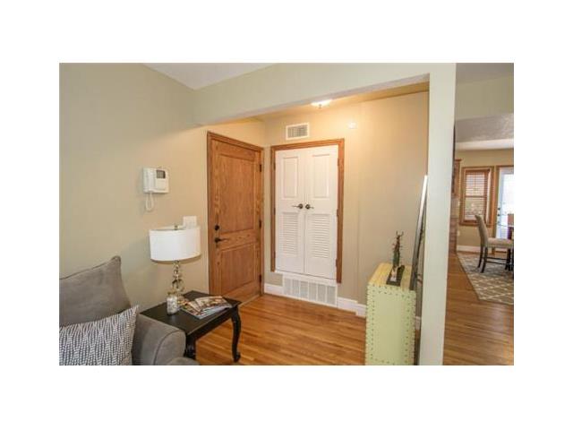 4328 WALNUT Street, Kansas City, MO 64111