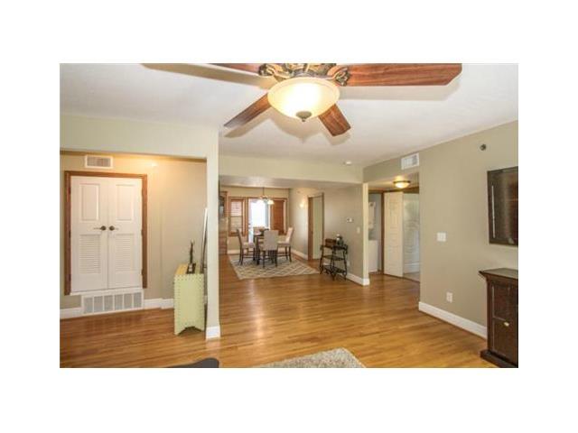 4328 WALNUT Street, Kansas City, MO 64111