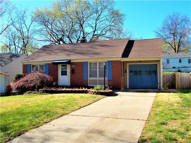 11 E POCAHONTAS Lane, Kansas City, MO 64114