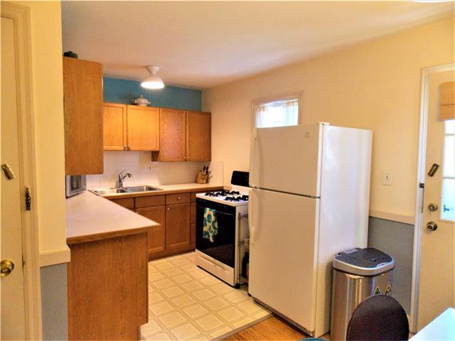 11 E POCAHONTAS Lane, Kansas City, MO 64114