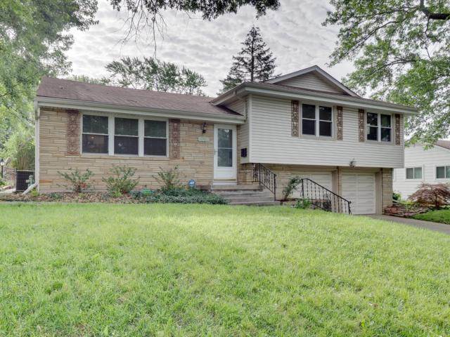 8703 Ward Pkwy, Kansas City, United States 64114