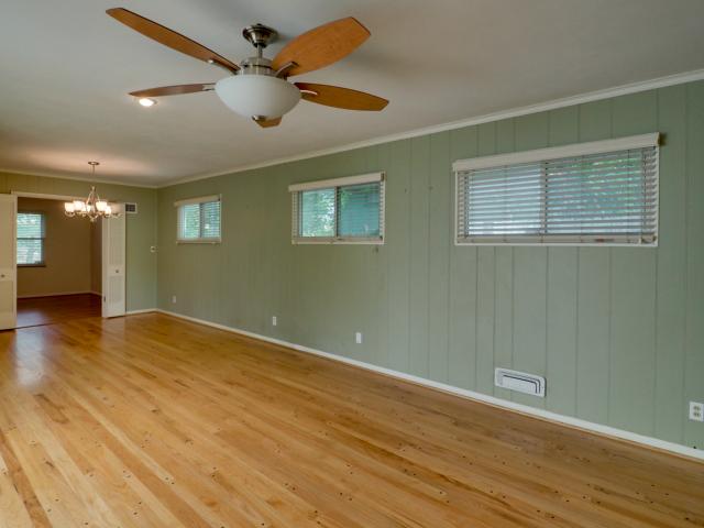 8703 Ward Pkwy, Kansas City, United States 64114