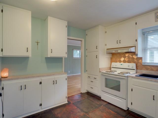 8703 Ward Pkwy, Kansas City, United States 64114