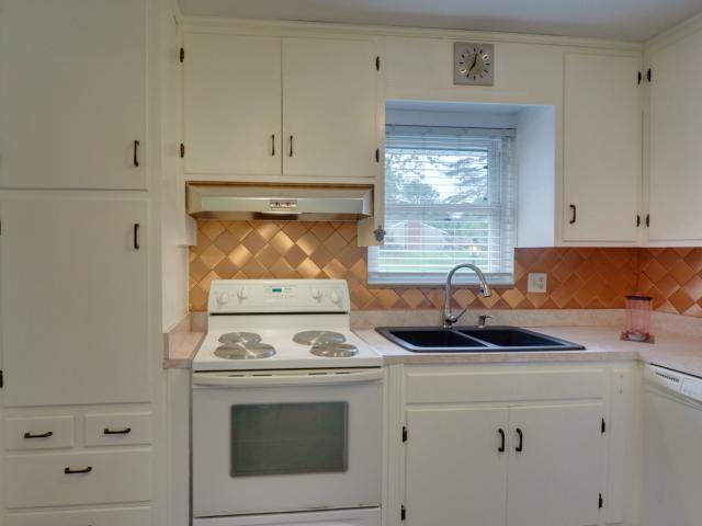 8703 Ward Pkwy, Kansas City, United States 64114