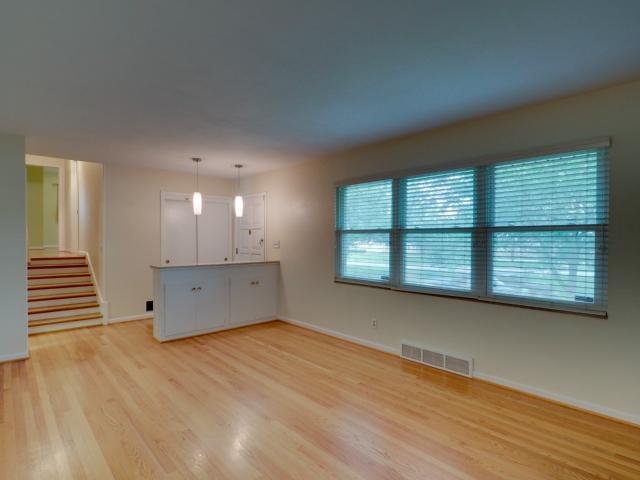 8703 Ward Pkwy, Kansas City, United States 64114