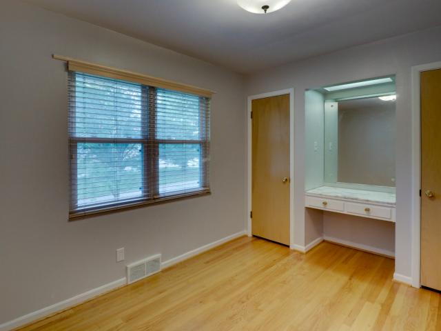 8703 Ward Pkwy, Kansas City, United States 64114