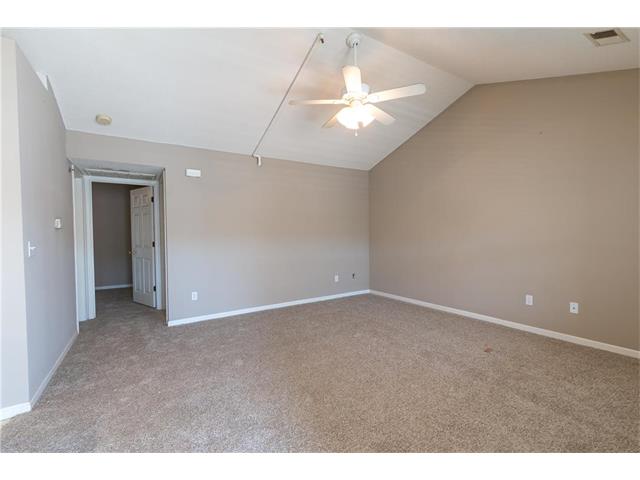 2401 NE 68th Street, Gladstone, MO 64118