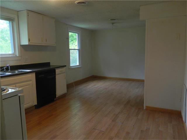 700 NE 71st Street, Gladstone, MO 64118