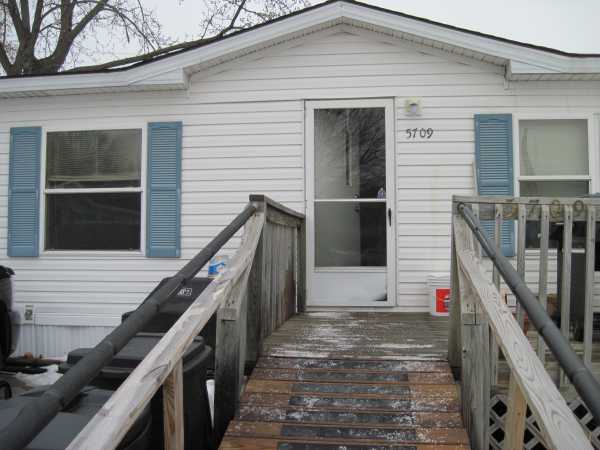 Lakeview Terrace MHP 5709 N. BelleviewKansas City, MO 64118
