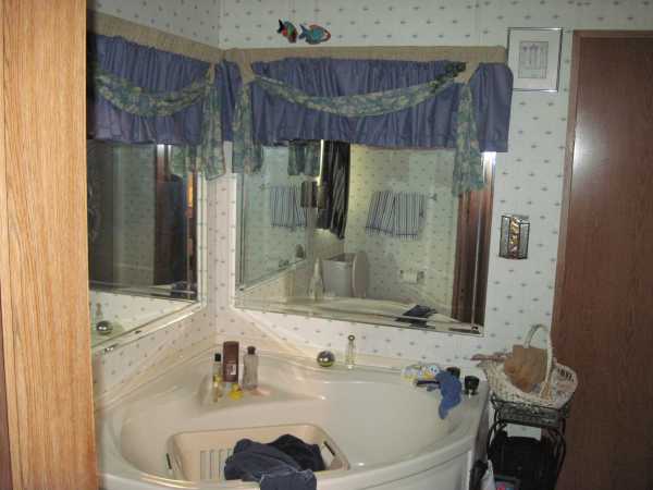 Lakeview Terrace MHP 5709 N. BelleviewKansas City, MO 64118